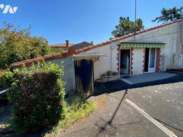 CUGAND, maison de village proche du bourg