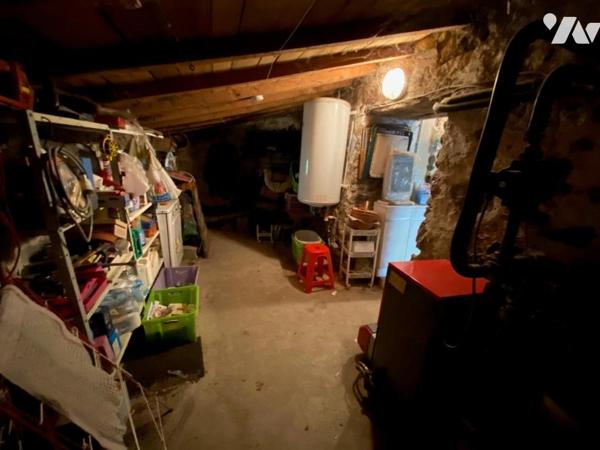 CUGAND, maison de village proche du bourg