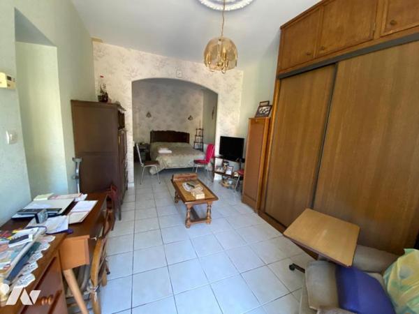 CUGAND, maison de village proche du bourg