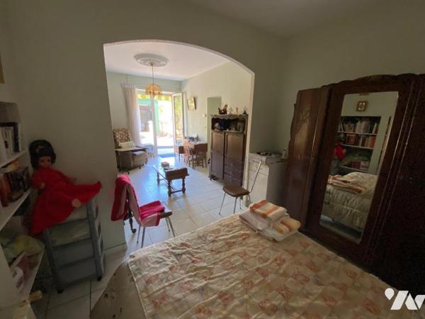 CUGAND, maison de village proche du bourg