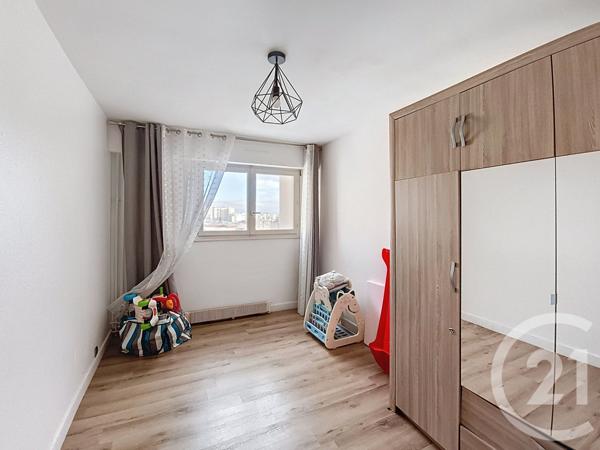 Appartement F4 à vendre  4 pièces - 78,43 m2 ST DENIS - 93