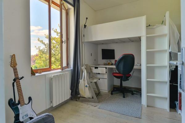 Charbonnières-les-Bains – Maison de ville d'environ 125 m² avec 3 chambres - Terrain de 646 m²
