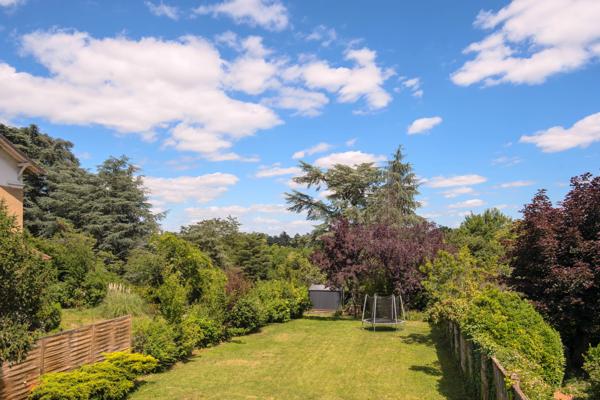 Charbonnières-les-Bains – Maison de ville d'environ 125 m² avec 3 chambres - Terrain de 646 m²