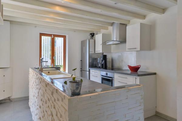 Charbonnières-les-Bains – Maison de ville d'environ 125 m² avec 3 chambres - Terrain de 646 m²