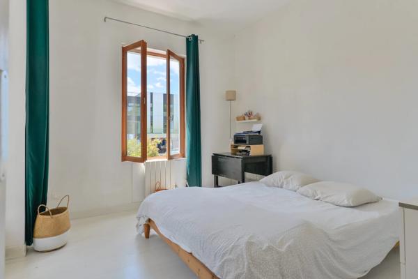 Charbonnières-les-Bains – Maison de ville d'environ 125 m² avec 3 chambres - Terrain de 646 m²