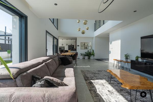 A VENDRE Maison à Saint-Barthélemy-d'Anjou limite Angers 202 m² de 7 pièces !