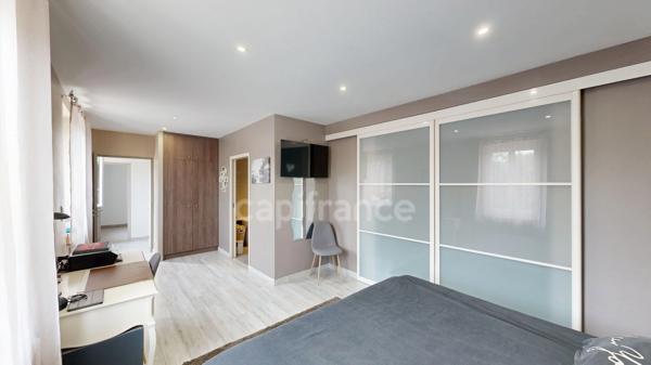Secteur Quai du Rhône- maison individuelle rénovée 6P de 157,30 m² - confort et volumes - piscine