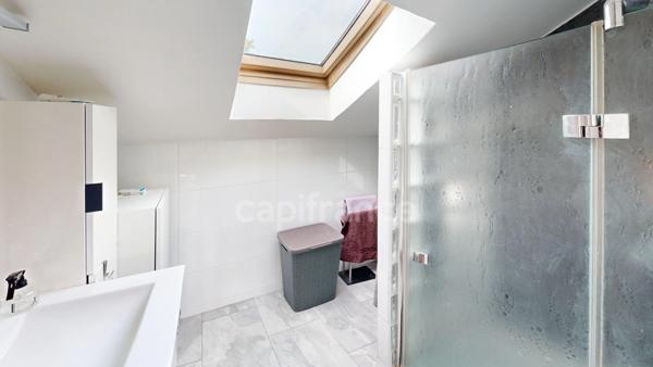 Secteur Quai du Rhône- maison individuelle rénovée 6P de 157,30 m² - confort et volumes - piscine