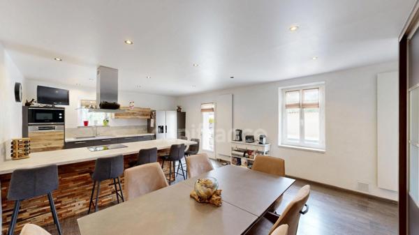 Secteur Quai du Rhône- maison individuelle rénovée 6P de 157,30 m² - confort et volumes - piscine