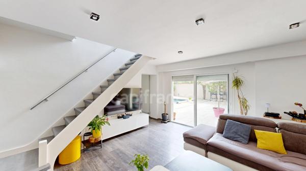 Secteur Quai du Rhône- maison individuelle rénovée 6P de 157,30 m² - confort et volumes - piscine