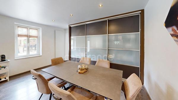 Secteur Quai du Rhône- maison individuelle rénovée 6P de 157,30 m² - confort et volumes - piscine