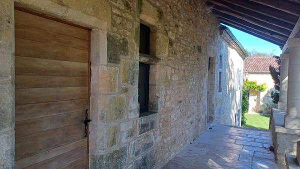 Propriete à vendre 7 pièces à 17 minutes de l'entrée de Périgueux.