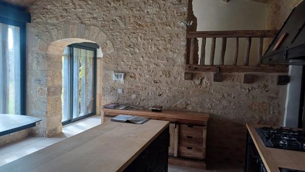 Propriete à vendre 7 pièces à 17 minutes de l'entrée de Périgueux.