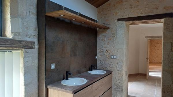 Propriete à vendre 7 pièces à 17 minutes de l'entrée de Périgueux.