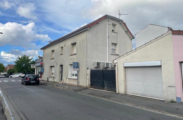 Immeuble
        
        - 223 m² Exclusivité 682 500 € *