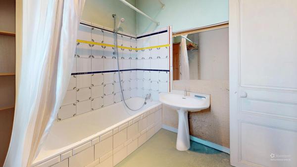 Maison
         5 pièces
        - 130 m² Exclusivité 450 000 € *