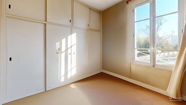 Maison
         5 pièces
        - 130 m² Exclusivité 450 000 € *