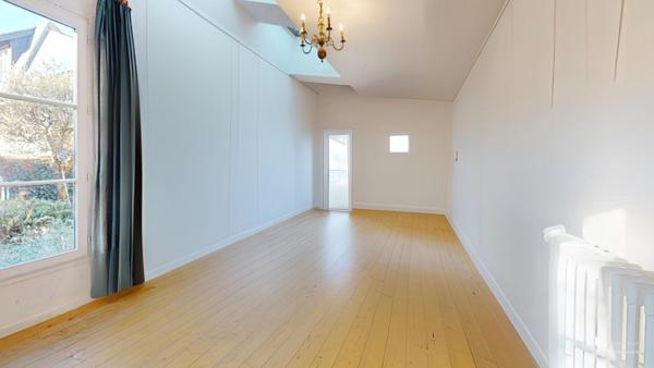 Maison
         5 pièces
        - 130 m² Exclusivité 450 000 € *