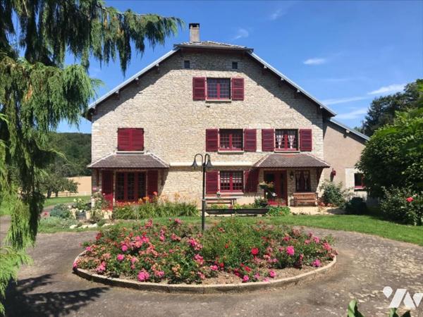 Magnifique Maison de caractère sur 6 hectares de terrain avec un étang et de la forêt.