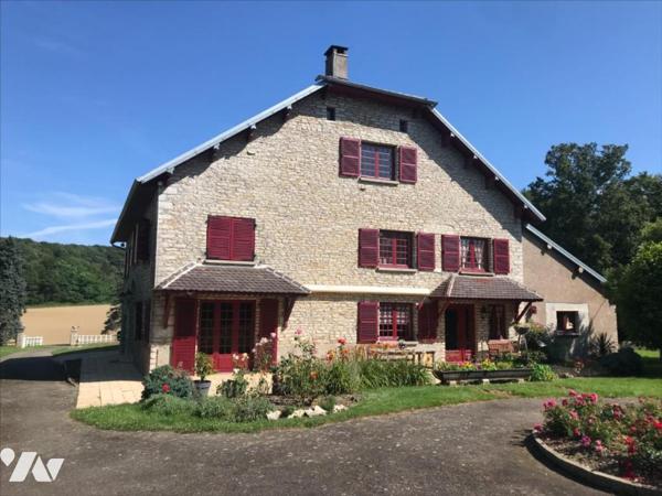 Magnifique Maison de caractère sur 6 hectares de terrain avec un étang et de la forêt.
