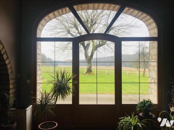 Magnifique Maison de caractère sur 6 hectares de terrain avec un étang et de la forêt.