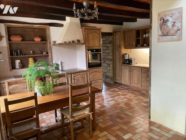 Magnifique Maison de caractère sur 6 hectares de terrain avec un étang et de la forêt.