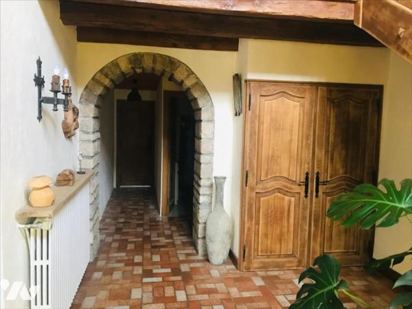 Magnifique Maison de caractère sur 6 hectares de terrain avec un étang et de la forêt.