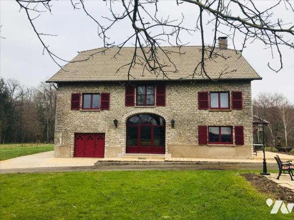 Magnifique Maison de caractère sur 6 hectares de terrain avec un étang et de la forêt.