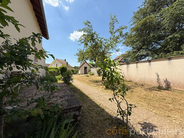 Vente
                Maison102 m² - 6 Pièces -
                    SAINT AMAND MONTROND (18200)
