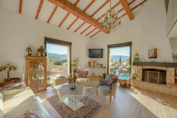 Maison Cuges Les Pins 6 pièce(s) 152 m2