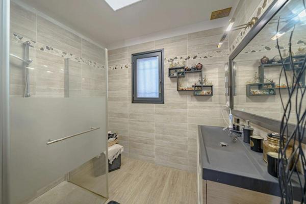 Maison Cuges Les Pins 6 pièce(s) 152 m2