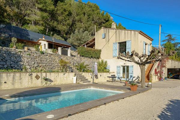 Maison Cuges Les Pins 6 pièce(s) 152 m2