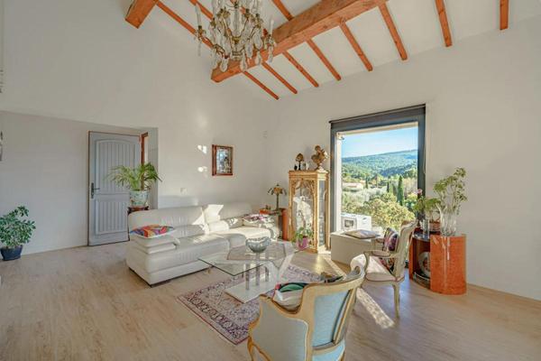 Maison Cuges Les Pins 6 pièce(s) 152 m2