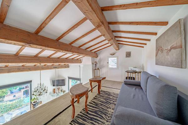 Maison Cuges Les Pins 6 pièce(s) 152 m2