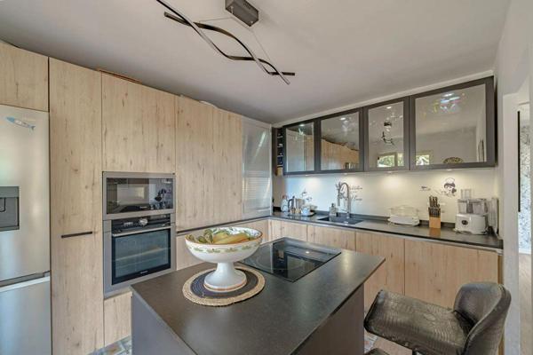 Maison Cuges Les Pins 6 pièce(s) 152 m2