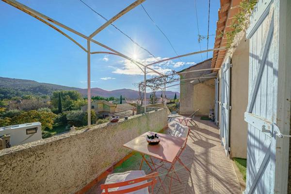 Maison Cuges Les Pins 6 pièce(s) 152 m2