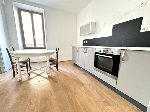 A VISITER SUR CAVAILLON, CENTRE VILLE APPARTEMENT DE 36 M² ENV.