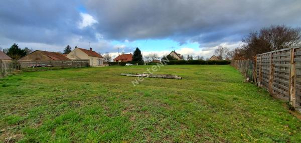 Terrain constructible au centre de Saint Martin En Bresse  de 942 m2