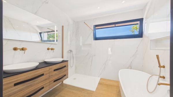 Maison neuve construction RT2020 avec pisicine. Arbonne