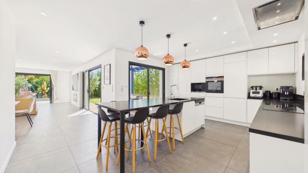 Maison neuve construction RT2020 avec pisicine. Arbonne