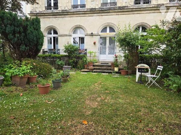 PROCHE CENTRE VILLE, Avec jolie vue Vilaine,, dans immeuble de caractère,  Bel appartement  de ...