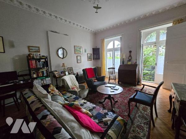 PROCHE CENTRE VILLE, Avec jolie vue Vilaine,, dans immeuble de caractère,  Bel appartement  de ...