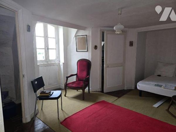 PROCHE CENTRE VILLE, Avec jolie vue Vilaine,, dans immeuble de caractère,  Bel appartement  de ...