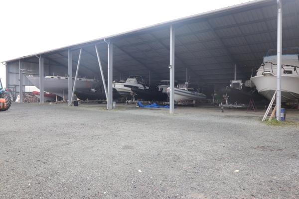 HANGAR 1000M² SUR TERRAIN DE 2500M² à vendre PORT DES BARQUES (17)