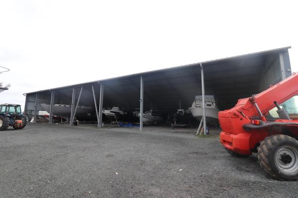 HANGAR 1000M² SUR TERRAIN DE 2500M² à vendre PORT DES BARQUES (17)