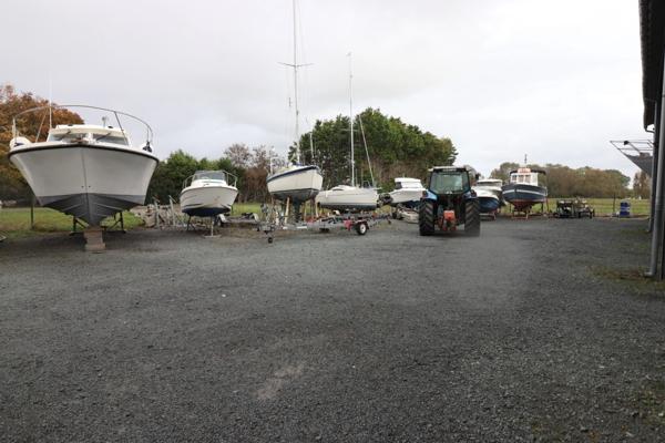 HANGAR 1000M² SUR TERRAIN DE 2500M² à vendre PORT DES BARQUES (17)