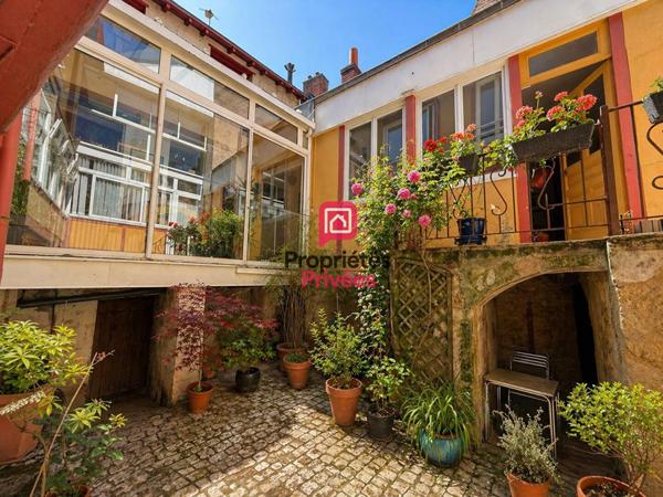 Maison Chinon  Centre Ville 8 pièce(s) 250 m2 - Cour intérieur
