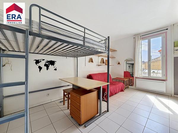 STUDIO 23M² - 150m de Paris