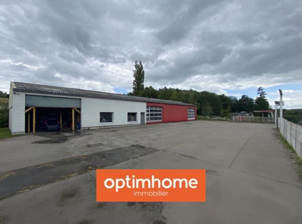 Bâtiment de 460 m2 avec bureaux et parking - Situé sur un axe passant
