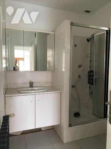 Maison avec chambre et salle d'eau de plain pied